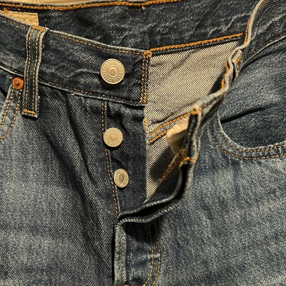 Classic Levi Blue Denim 501 Jeans - Picture 4 of 9